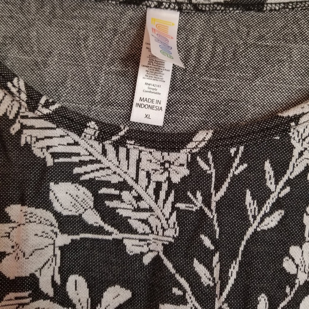 Lularoe tshirt